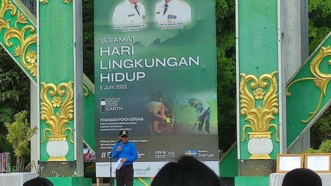 Bupati Tabalong Serahkan Penghargaan Gerakan Tabalong Bersih Dan Hijau