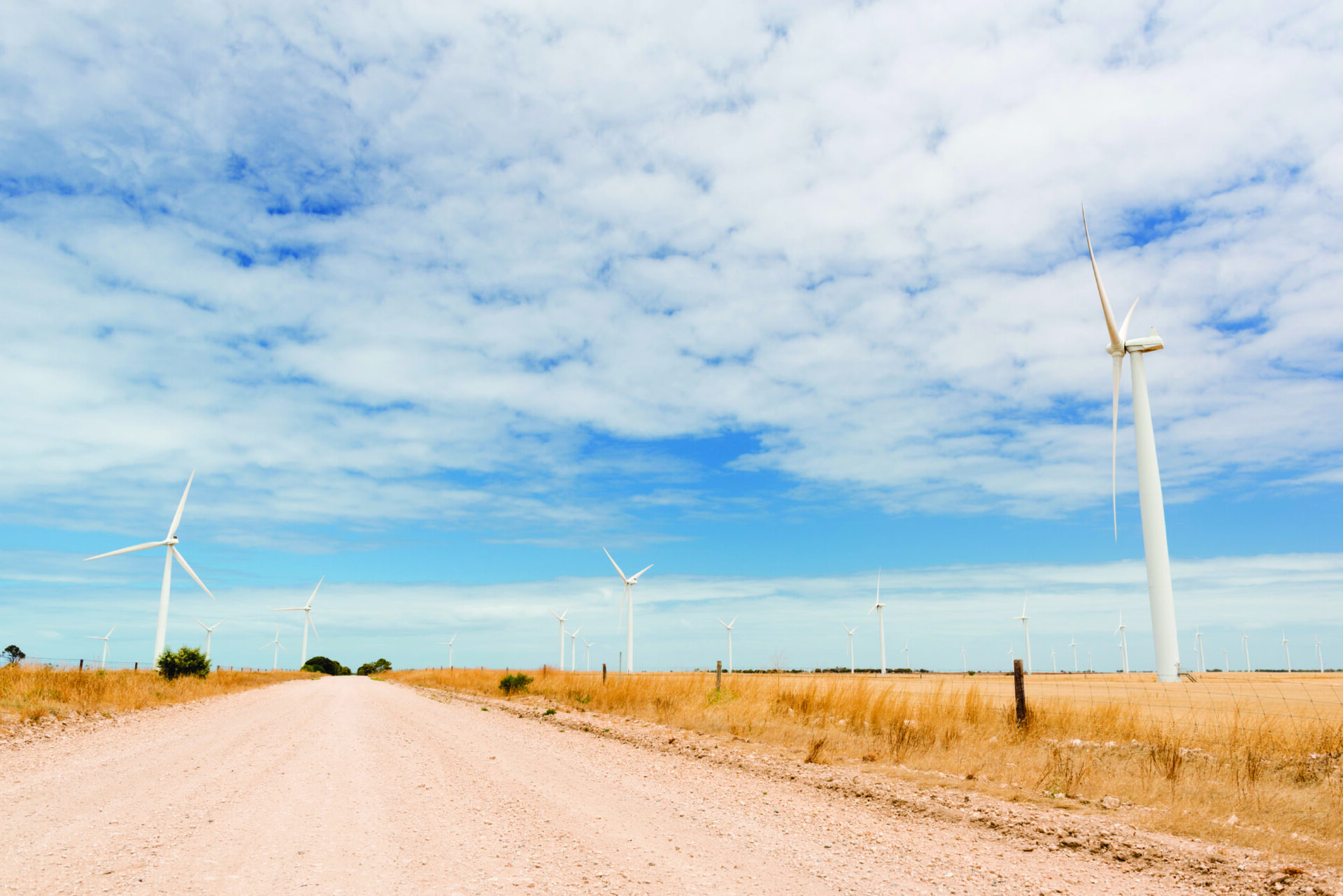 Ilustrasi energi tenaga angin di Australia, Australia Targetkan Peningkatan EBT Pada 2025, zonaebt.com