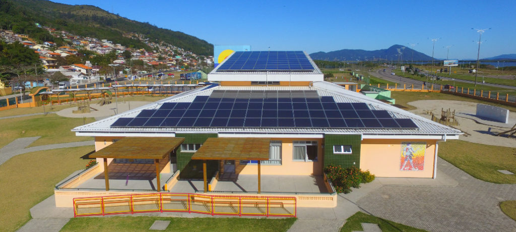 Sistem PV (photovoltaic) perumahan dipasang di Brazil oleh grup energi Perancis, Engie, Brazil Percepat Energi Terbarukan Secara Global Pada 2030, zonaebt.com