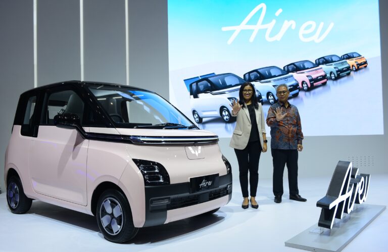 Wuling di PERIKLINDO EV Summit 2022