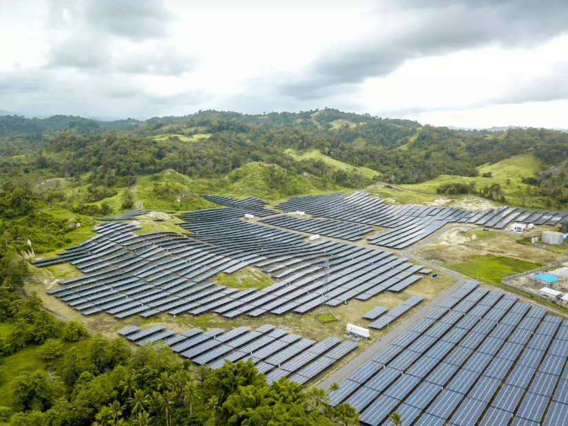Ladang panel surya di Minahasa, Asia Penyumbang Terbesar EBT Global, Indonesia Salah Satunya, zonaebt.com