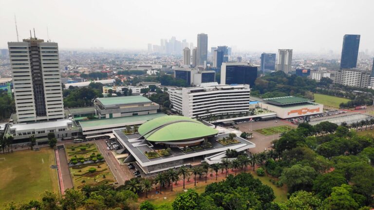 Mengawal Regulasi Transisi Energi yang Setengah Hati Zonaebt