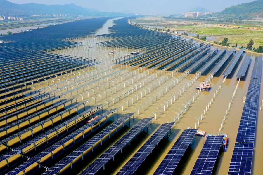 Pembangkit Listrik Tenaga Pasang Surut Jiangxia, yang menampung instalasi listrik PV surya di Tiongkok, Posisi EBT dalam Pembangkit Listrik Global, zonaebt.com