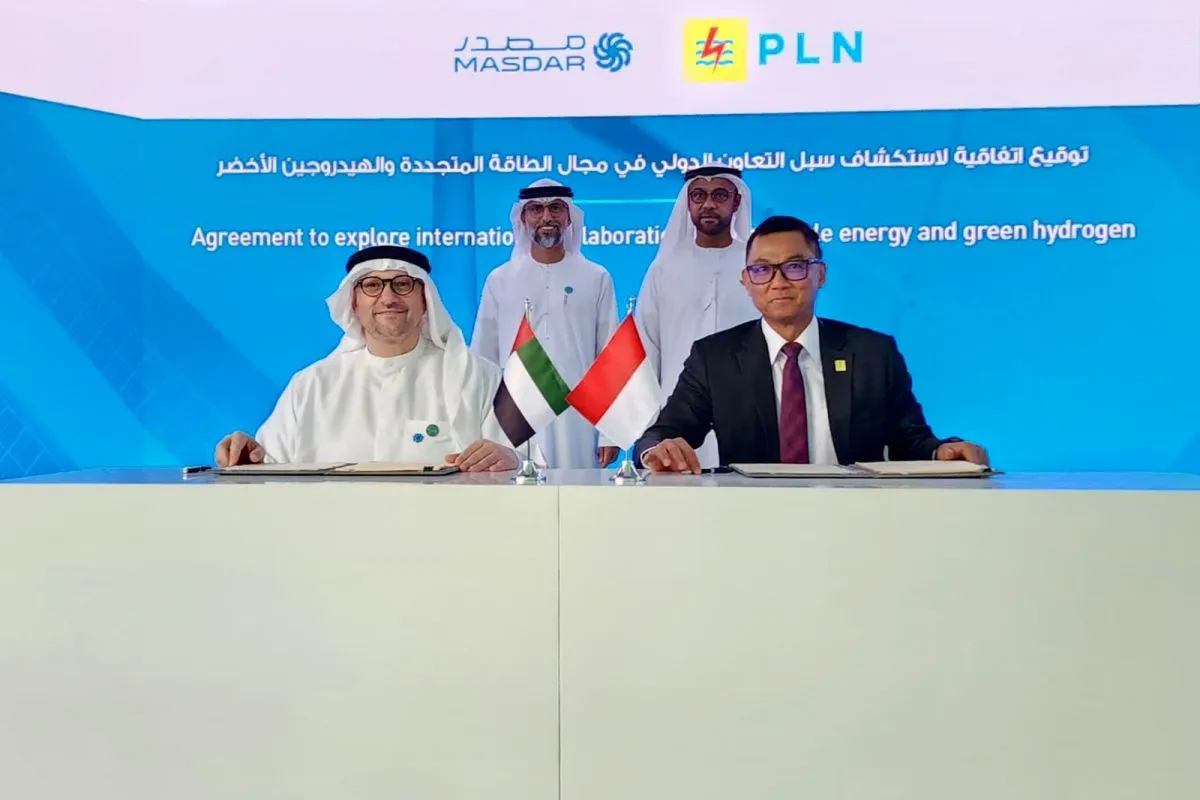 Penandatanganan MoU antara Dirut PLN Darmawan Prasodjo dengan CEO Masdar Mohamed Jameel Al Ramahi, terkait pengembangan bisnis energi untuk pasar internasional, Rencana UAE dalam Investasi Sektor EBT di IKN, zonaebt.com