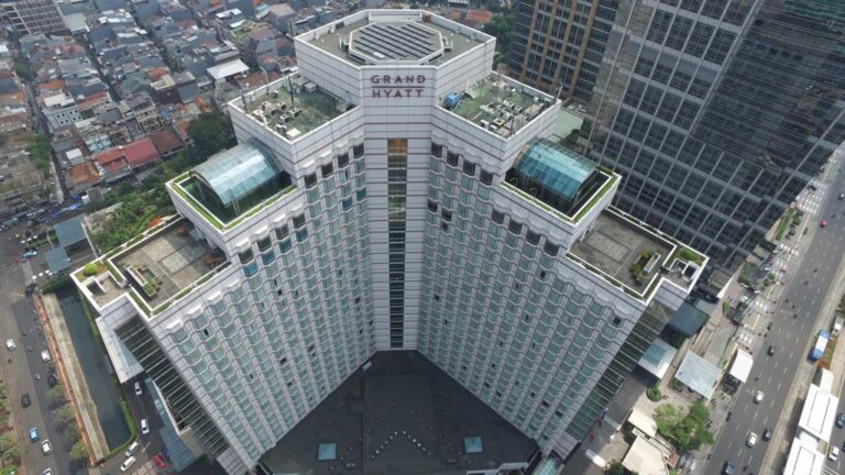 Photo 1 - Grand Hyatt Menjadi Hotel Pertama di Jakarta yang Gunakan Energi Surya untuk Operasional