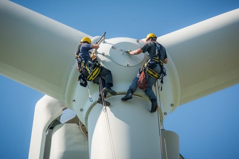 This is How to Maintenance The Wind Turbine zonaebt.com