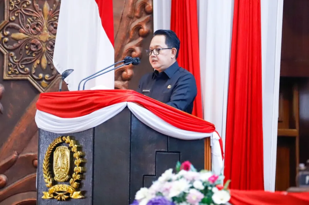 Pj Gubernur Jatim dalam sidang paripurna yang membahas tentang perubahan Raperda, Potensi EBT di Jawa Timur Mencapai 188.410 MW, Optimalkah?, zonaebt.com
