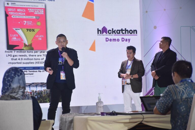 Presentasi Juara II Hackathon - WAUS Energy