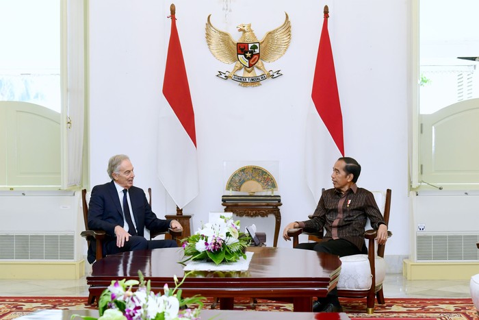 Presiden Joko Widodo dan mantan Perdana Menteri Inggris Tony Blair, Rencana UAE dalam Investasi Sektor EBT di IKN, zonaebt.com
