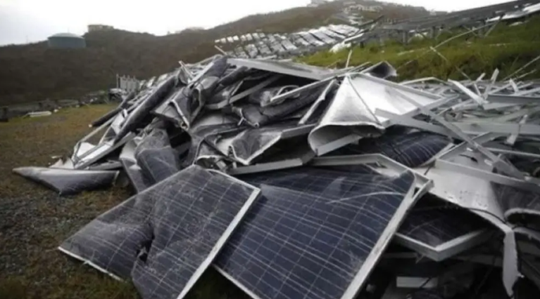BRIN dan Swinburne Kembangkan Teknologi Daur Ulang Limbah Panel Surya Foto limbah panel surya, foto: Monash University. BRIN dan Swinburne University of Technology mengembangkan proyek Si-ZERO untuk mendaur ulang limbah panel surya melalui pendekatan zero-carbon dan ekonomi sirkular. Riset daur ulang panel surya mencakup prapengolahan mekanis dan termal serta pemulihan material berharga menggunakan metode hidrometalurgi. Kolaborasi BRIN dan Swinburne juga mendukung pengembangan periset melalui program magister dan doktoral serta menargetkan inovasi material berkelanjutan dan publikasi ilmiah internasional. zonaebt.com