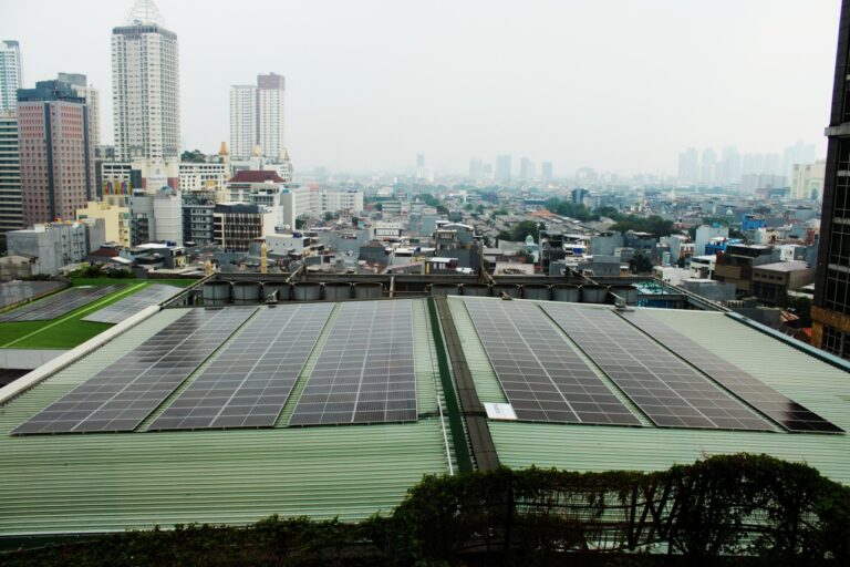 Dukung Pemanfaatan Energi Terbarukan, Plaza Indonesia Kembali Percayakan Xurya untuk Tambah Instalasi PLTS Atap zonaebt.com