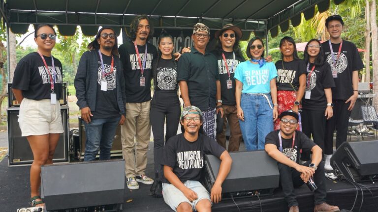 Para musisi yang tampil di IKLIM Fest di Monkey Forest, Ubud zonaebt