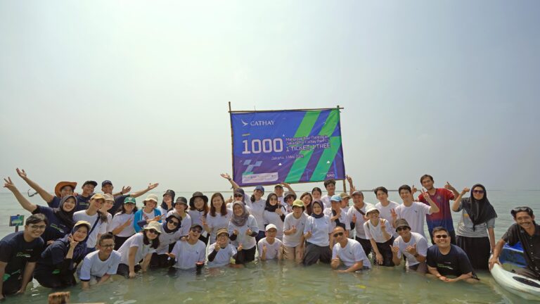 Dorong Komitmen Keberlanjutan, Cathay Kembali Menanam 1.000 Pohon Mangrove di Pulau Pramuka zonaebt.com