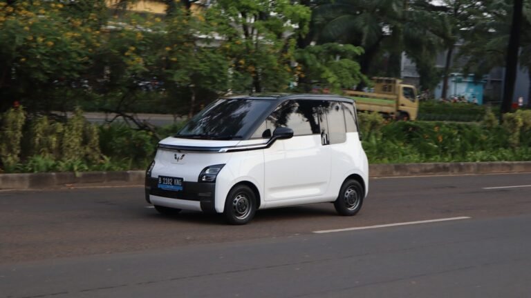 3 Jenis Mobil Listrik dan Peminatnya di Indonesia: BEV, HEV, dan PHEV! zonaebt.com