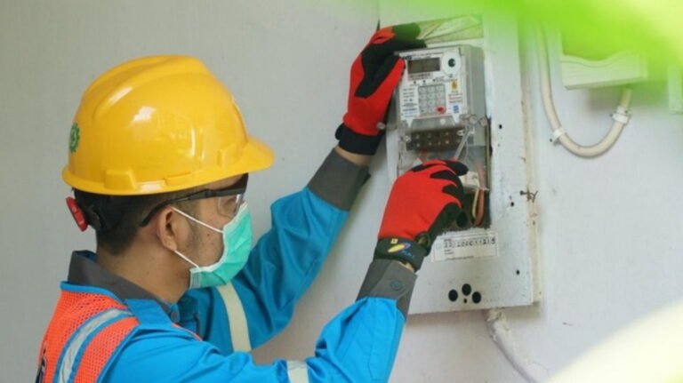 Penjualan Listrik Indonesia 2024: Rumah Tangga Dominan, Industri Jadi Kunci Percepatan EBT zonaebt.com