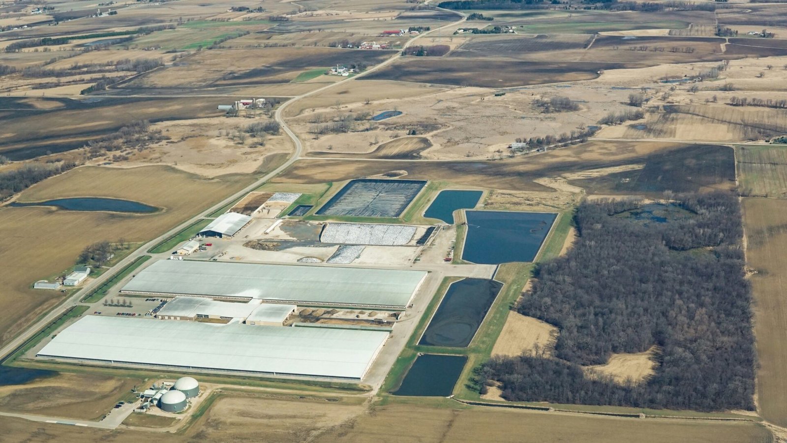Illustration of the building for containing and processing biomass and biomethane.