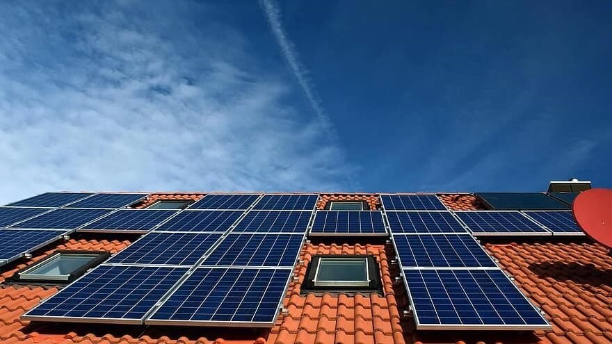 Produksi Listrik Indonesia 2022–2024: Energi Fosil Masih Dominan, EBT Mulai Tumbuh zonaebt.com