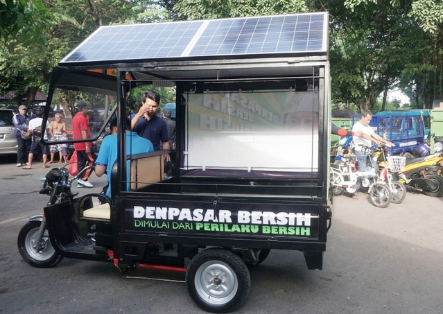 Cikar Surya Motor bak Pengangkut Sampah Bertenaga Surya zonaebt.com