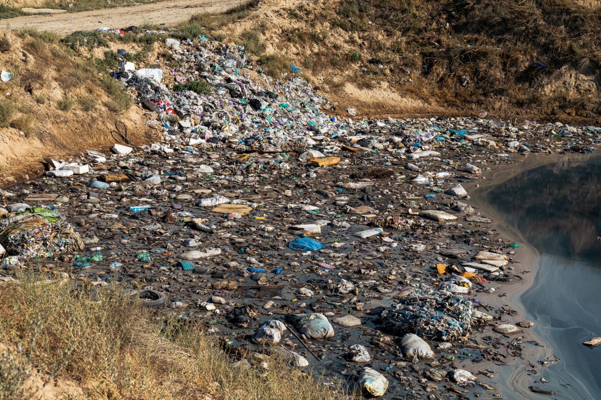 Tumpukan Sampah Memicu Terjadinya Ledakan, Bagaimana Bisa? zonaebt.com