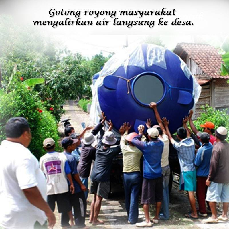 Joko Sulistyo menemukan sebuah sungai di salah satu gua vertikal yang ia jelajahi. Source: dok. Astra zonaebt.com