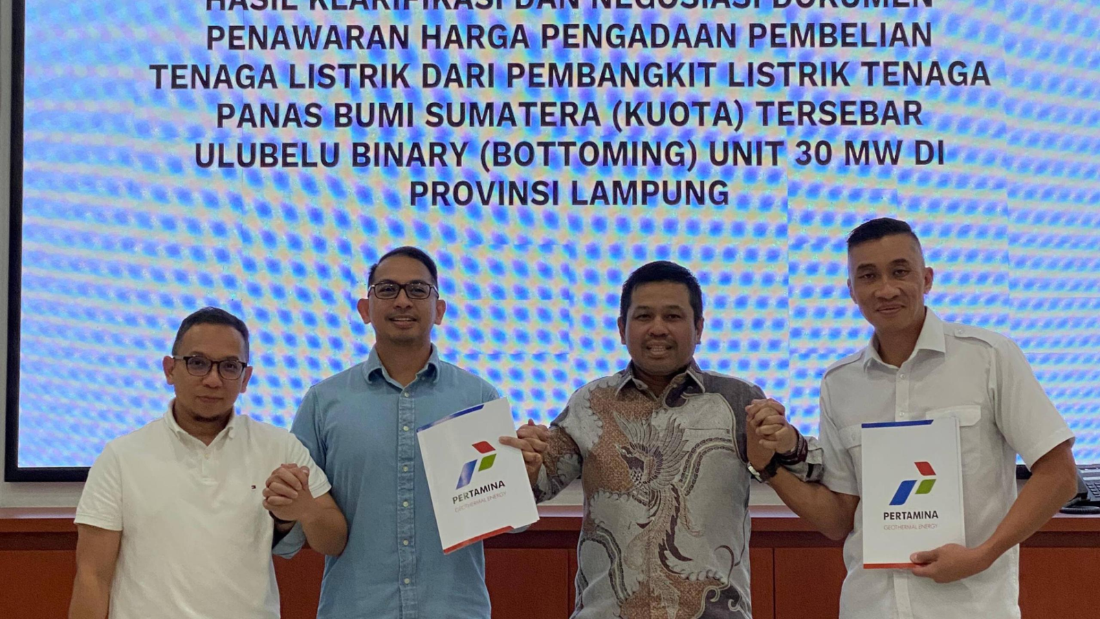 Sinergi BUMN di sektor energi, PT Pertamina (Persero) dan PT PLN (Persero), dalam pengembangan energi panas bumi memasuki tahap baru. zonaebt.com