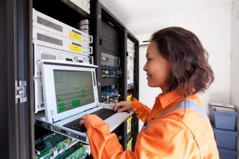 Perbedaan GIS Analyst vs GIS Specialist: Tugas, Pendidikan, dan Skill yang Dibutuhkan zonaebt.com