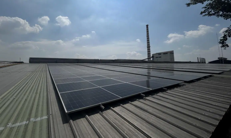 Panel Surya Atap Terbesar di Indonesia Seluas 12,2 Hektare Resmi Beroperasi di Cikarang zonaebt.com