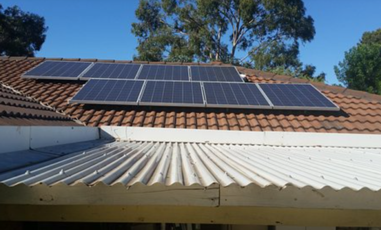 10 Hal yang Perlu Diperhatikan Sebelum Pasang Panel Surya di Rumah zonaebt.com
