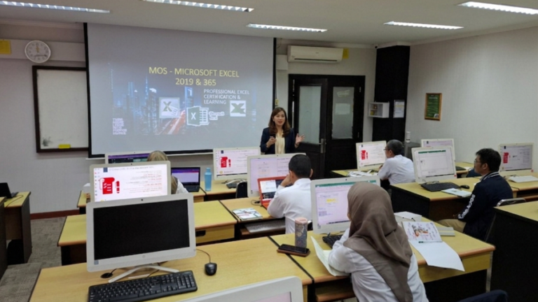 ZONAEBT Hadirkan Program Sertifikasi Internasional untuk Tingkatkan Daya Saing Talenta Indonesia zonaebt.com