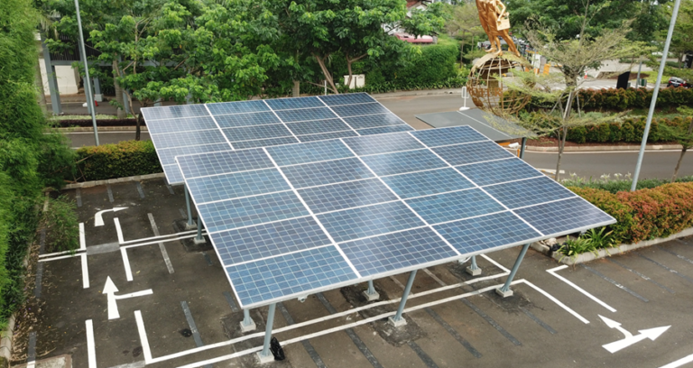 Perbedaan PLTS On-Grid, Off-Grid, dan Hybrid, Mana yang Paling Cocok? zonaebt.com