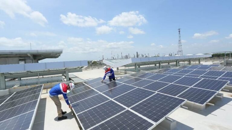 Manfaat PLTS Atap untuk Industri: Tekan Biaya Operasional Sekaligus Dukung Dekarbonisasi zonaebt.com