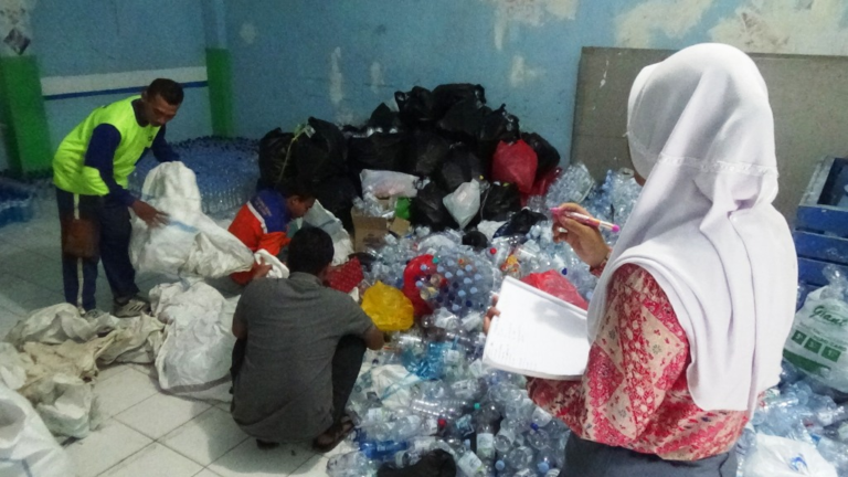 Bank Sampah di Sekolah zonaebt.com