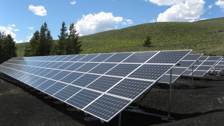 Ilustrasi Solar Panel zonaebt.com