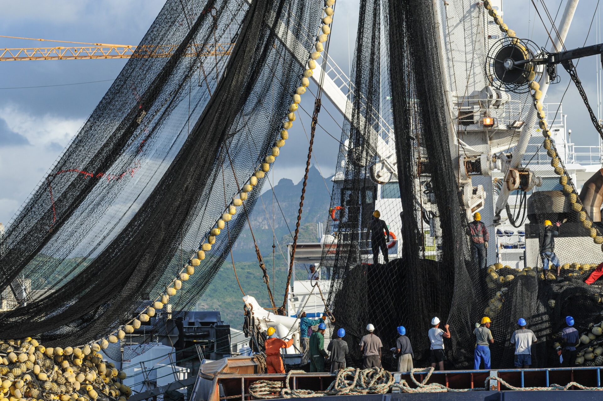 Selamatkan Laut Kita dari Bom Ikan dan Illegal Fishing zonaebt.com